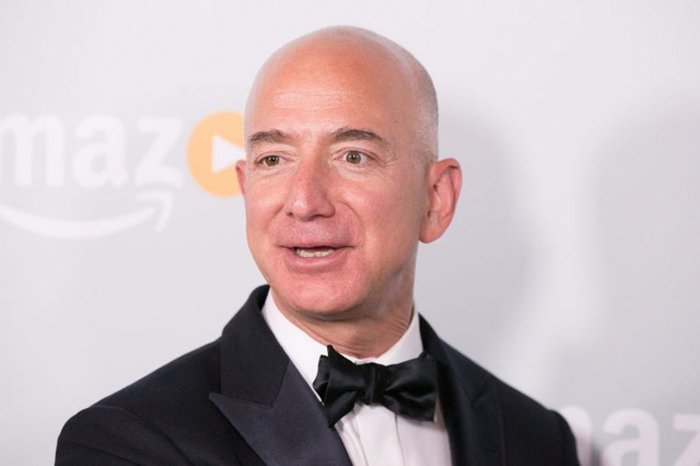 Jeff-Bezos700